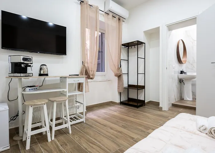 Dimora Duchesca 3* ナポリ